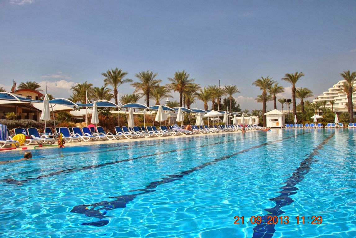 imagini hotel TITANIC LARA